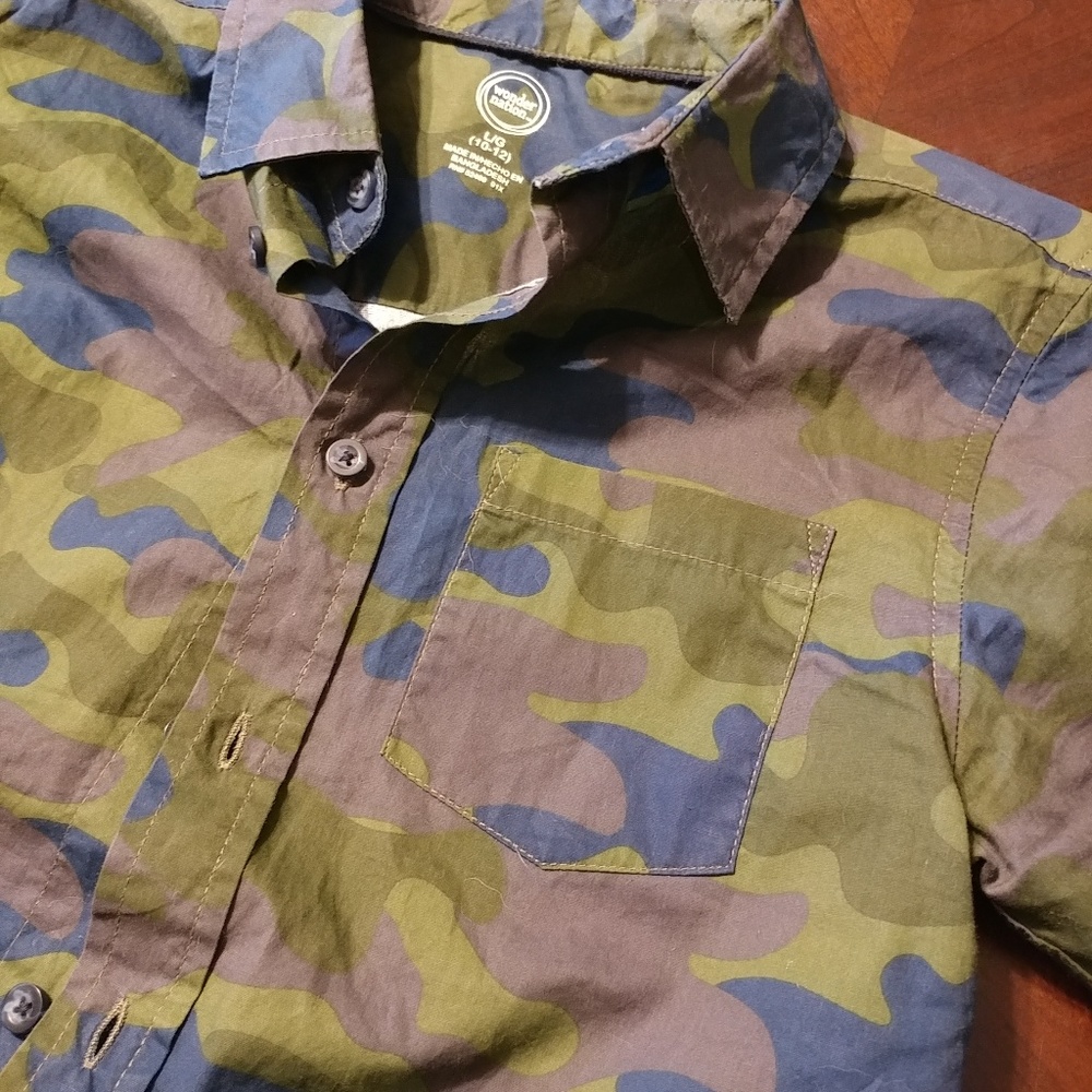 Boys 10/12 camo collared shirt Like New